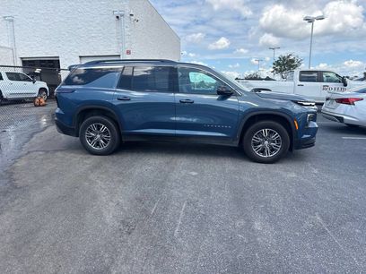 Used 2025 Chevrolet Traverse LT