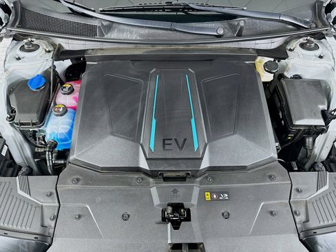 Used 2024 Hyundai Ioniq 5 SEL image 32