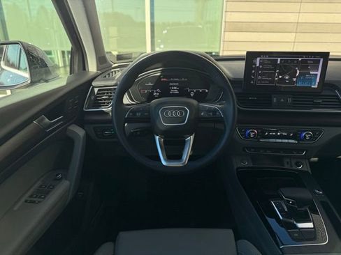 Certified 2025 Audi Q5 2.0T Premium Plus image 12