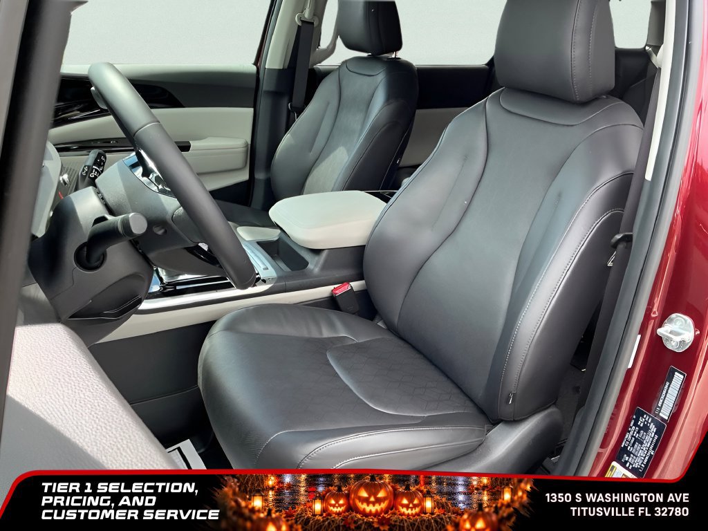 Used 2024 Kia Carnival EX FWD image 24