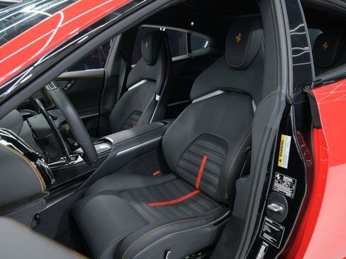 Used 2023 Ferrari Purosangue image 40