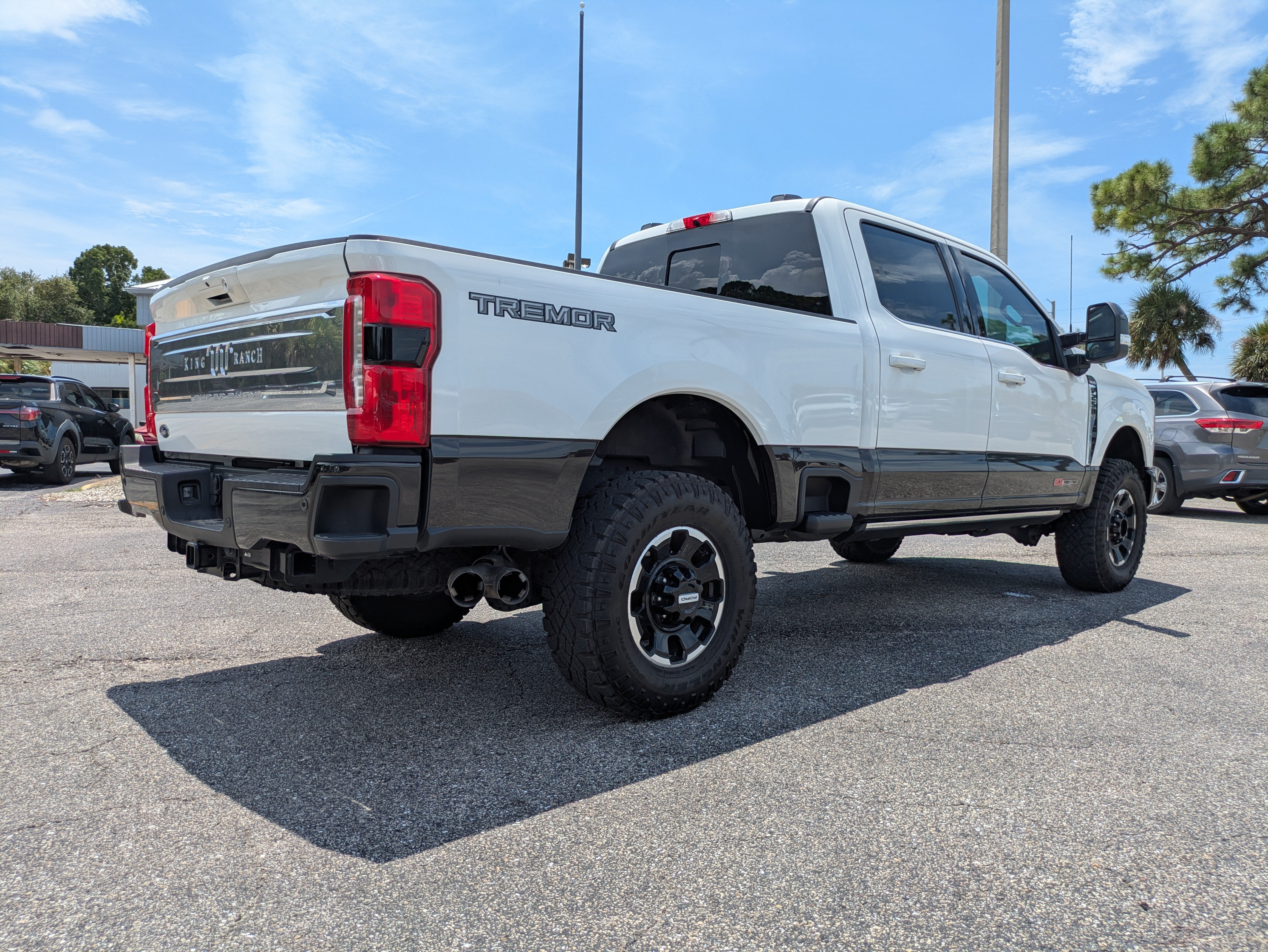 Used 2025 Ford F250 King Ranch w/ Tremor Off-Road Package AWD/4WD image 4
