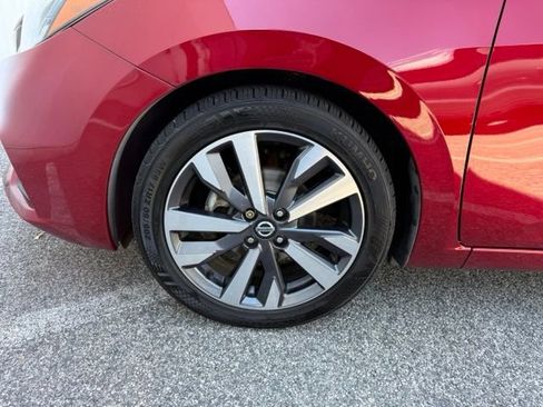 Used 2020 Nissan Versa SR w/ Convenience Package FWD image 11