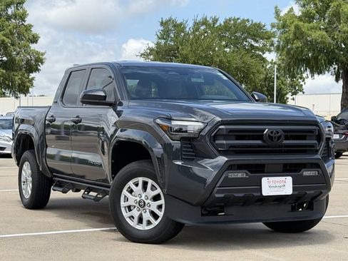 Used 2025 Toyota Tacoma SR5 AWD/4WD image 2