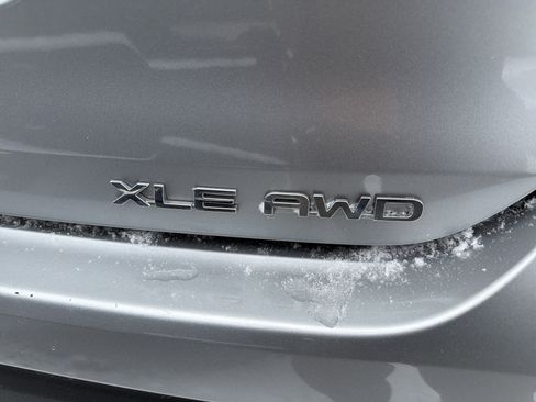 Used 2023 Toyota Highlander XLE image 7