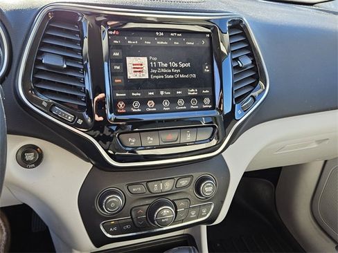 Used 2019 Jeep Cherokee Limited w/ Luxury Group image 20