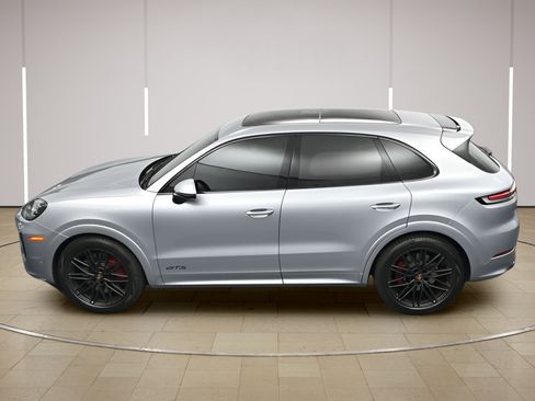 Certified 2025 Porsche Cayenne GTS AWD/4WD image 34