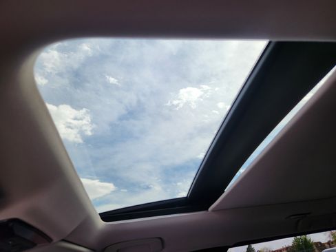 Used 2025 Mitsubishi Outlander SE image 17