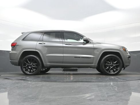 Used 2020 Jeep Grand Cherokee Altitude AWD/4WD image 33