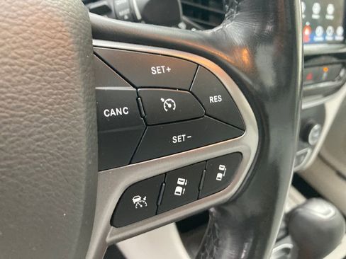 Used 2021 Jeep Cherokee Limited image 36