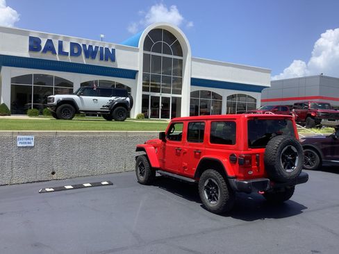Used 2018 Jeep Wrangler Unlimited Rubicon w/ Dual Top Group AWD/4WD image 5