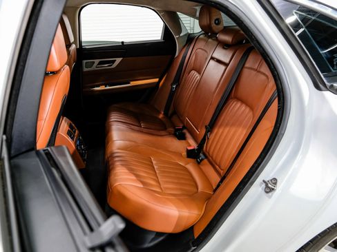 Used 2018 Jaguar XF Portfolio RWD image 21