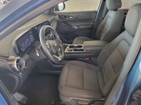 Used 2026 Chevrolet Equinox LT FWD image 2