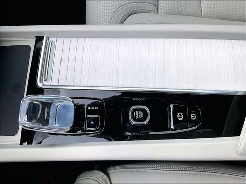 New 2026 Volvo XC60 T8 Ultra w/ Protection Package Premier AWD/4WD image 10