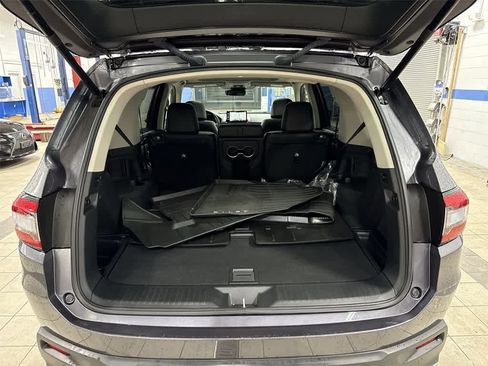 Used 2024 Honda Pilot Touring image 11