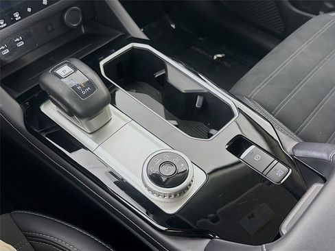 Used 2025 Mitsubishi Outlander SE FWD image 9