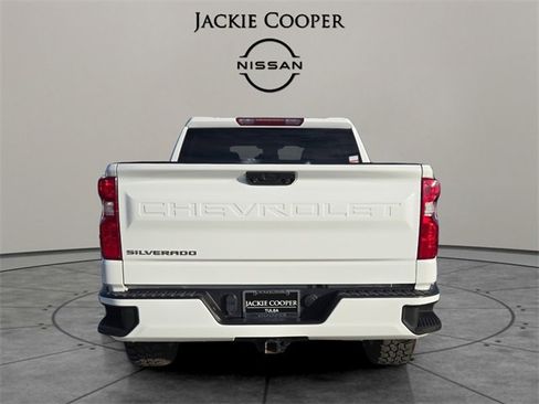 Used 2023 Chevrolet Silverado 1500 Custom image 4