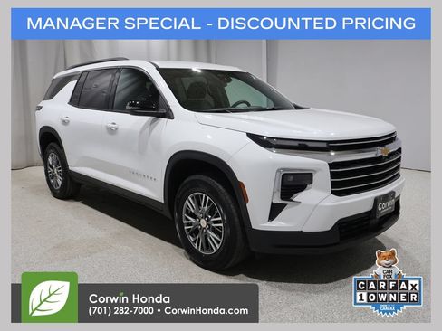Used 2025 Chevrolet Traverse LT w/ LPO, Floor Liner Package AWD/4WD image 1