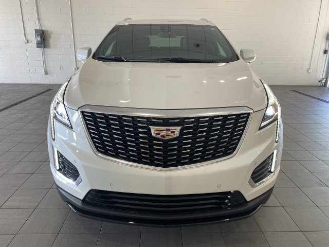 Used 2023 Cadillac XT5 Luxury FWD image 2