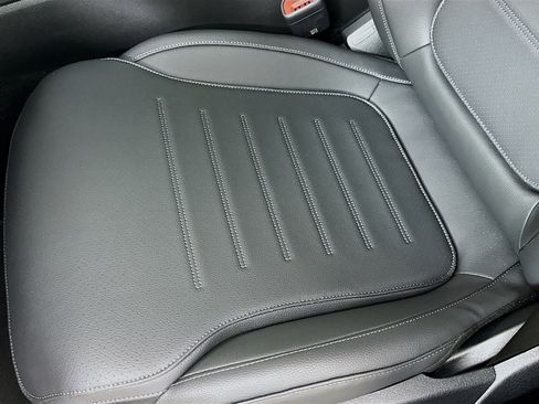 Certified 2025 Mercedes-Benz C 300 4MATIC Sedan image 25