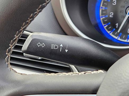 Used 2023 Chrysler Voyager LX image 27