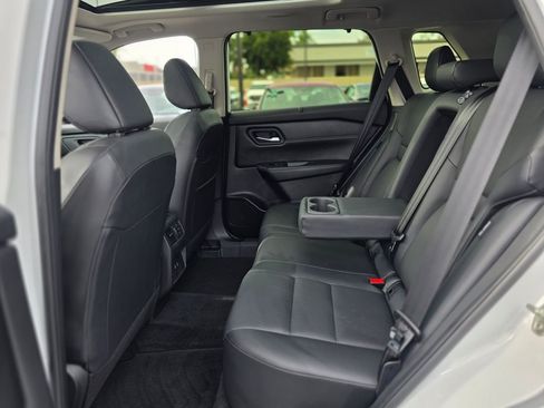 Used 2024 Nissan Rogue SV w/ SV Premium Package image 17