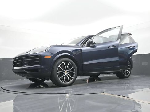 Certified 2024 Porsche Cayenne AWD/4WD image 30