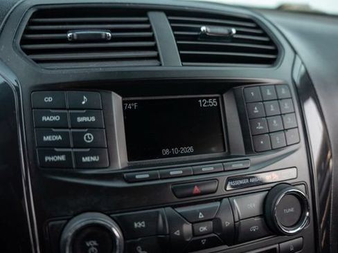 Used 2017 Ford Explorer XLT AWD/4WD image 21