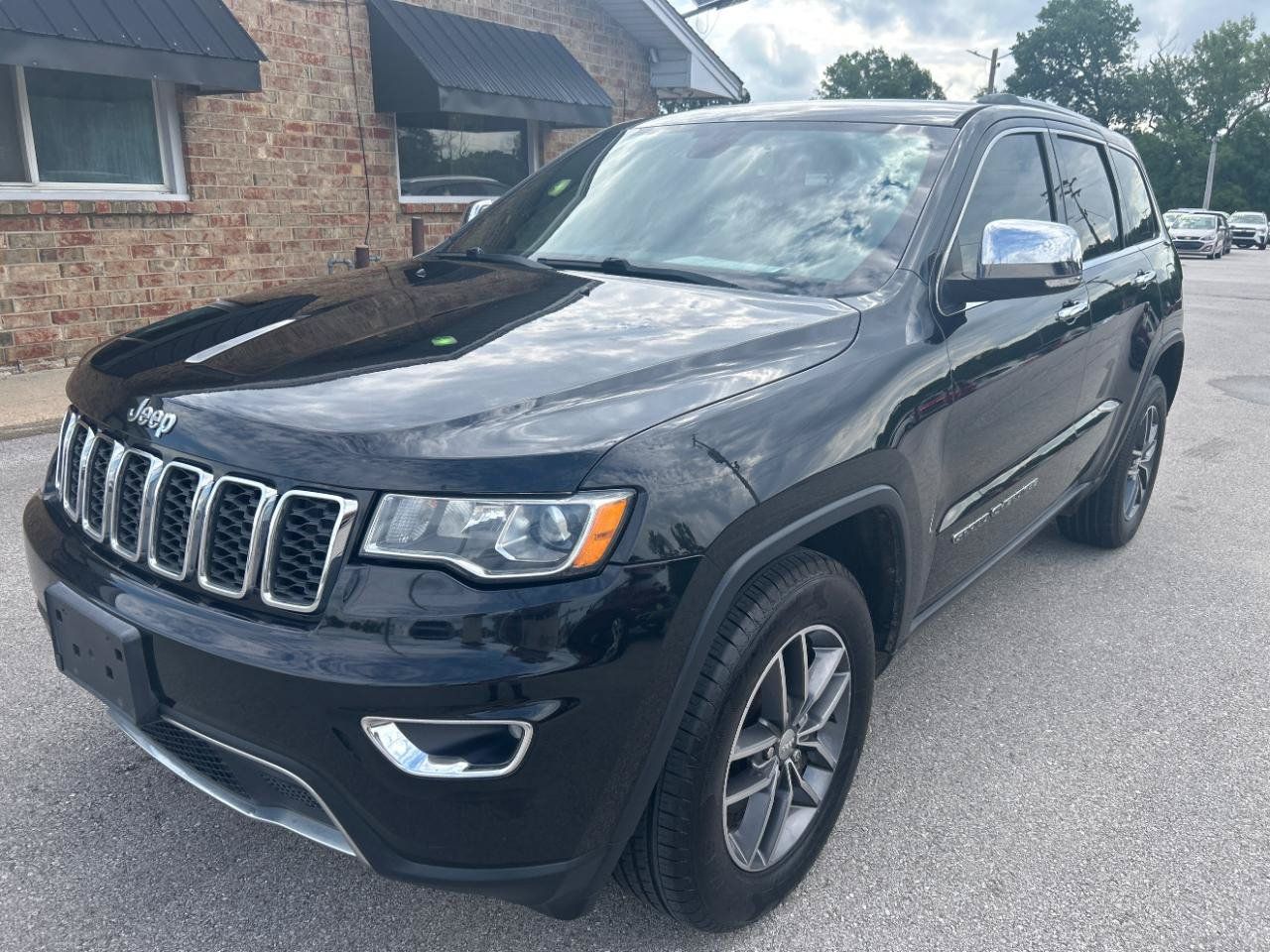 Used 2018 Jeep Grand Cherokee Limited RWD image 1