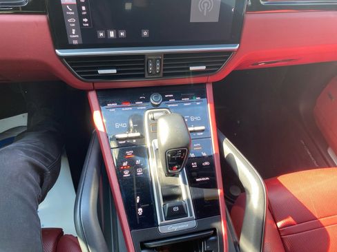 Used 2019 Porsche Cayenne E-Hybrid image 18