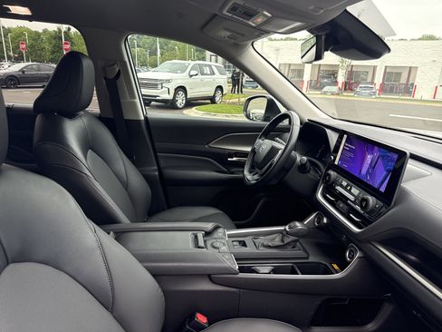 Used 2024 Toyota Grand Highlander FWD image 33