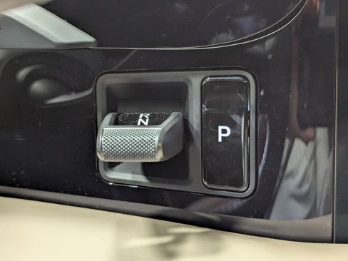 Used 2025 Porsche Taycan image 35