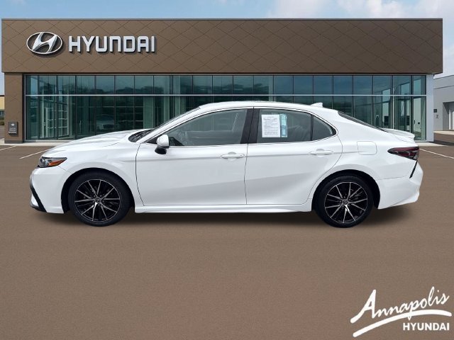 Used 2021 Toyota Camry SE FWD image 2