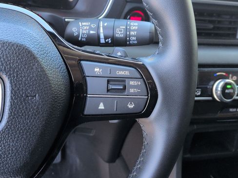Used 2025 Honda Pilot Touring image 19