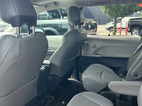 Used 2023 Toyota Sienna XLE FWD image 6
