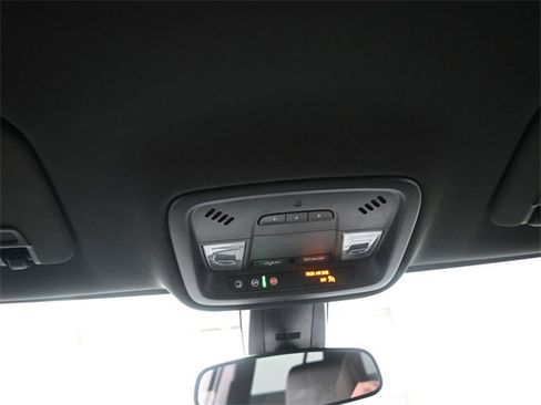 Used 2023 Chevrolet Traverse LT image 12