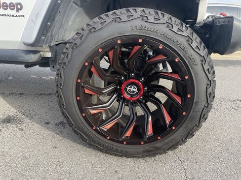 Used 2023 Jeep Wrangler Unlimited Rubicon w/ LED Lighting Group image 32