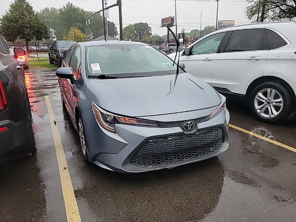 Used 2021 Toyota Corolla LE FWD image 3