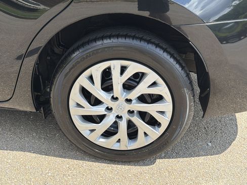 Used 2017 Toyota Corolla LE FWD image 19