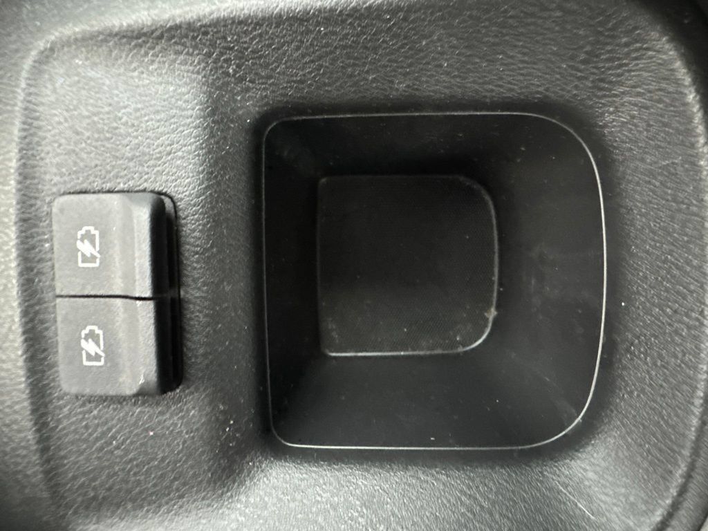Used 2025 Nissan Kicks Play S FWD image 10