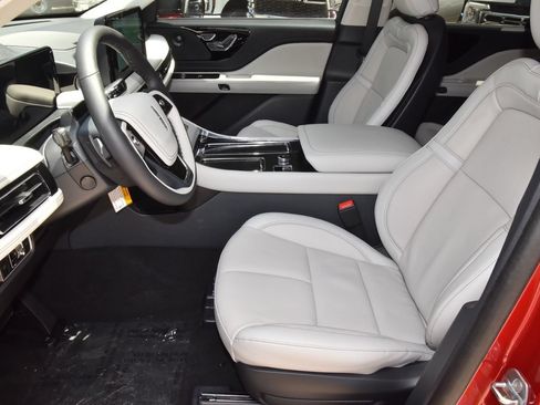 New 2026 Lincoln Aviator Reserve w/ Illumination Package AWD/4WD image 13