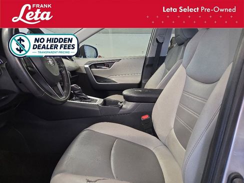 Used 2019 Toyota RAV4 XLE Premium FWD image 13
