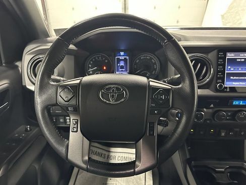 Used 2021 Toyota Tacoma TRD Off-Road w/ Technology Package AWD/4WD image 18