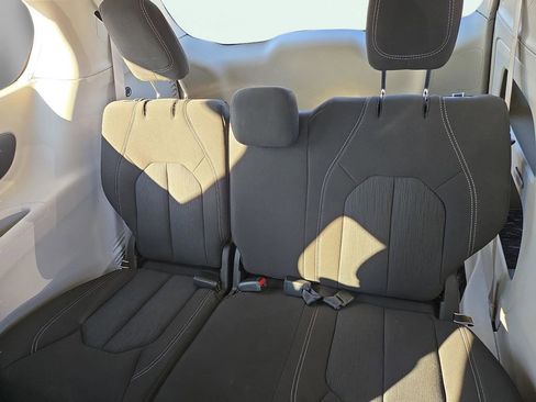 Used 2023 Chrysler Voyager LX image 21