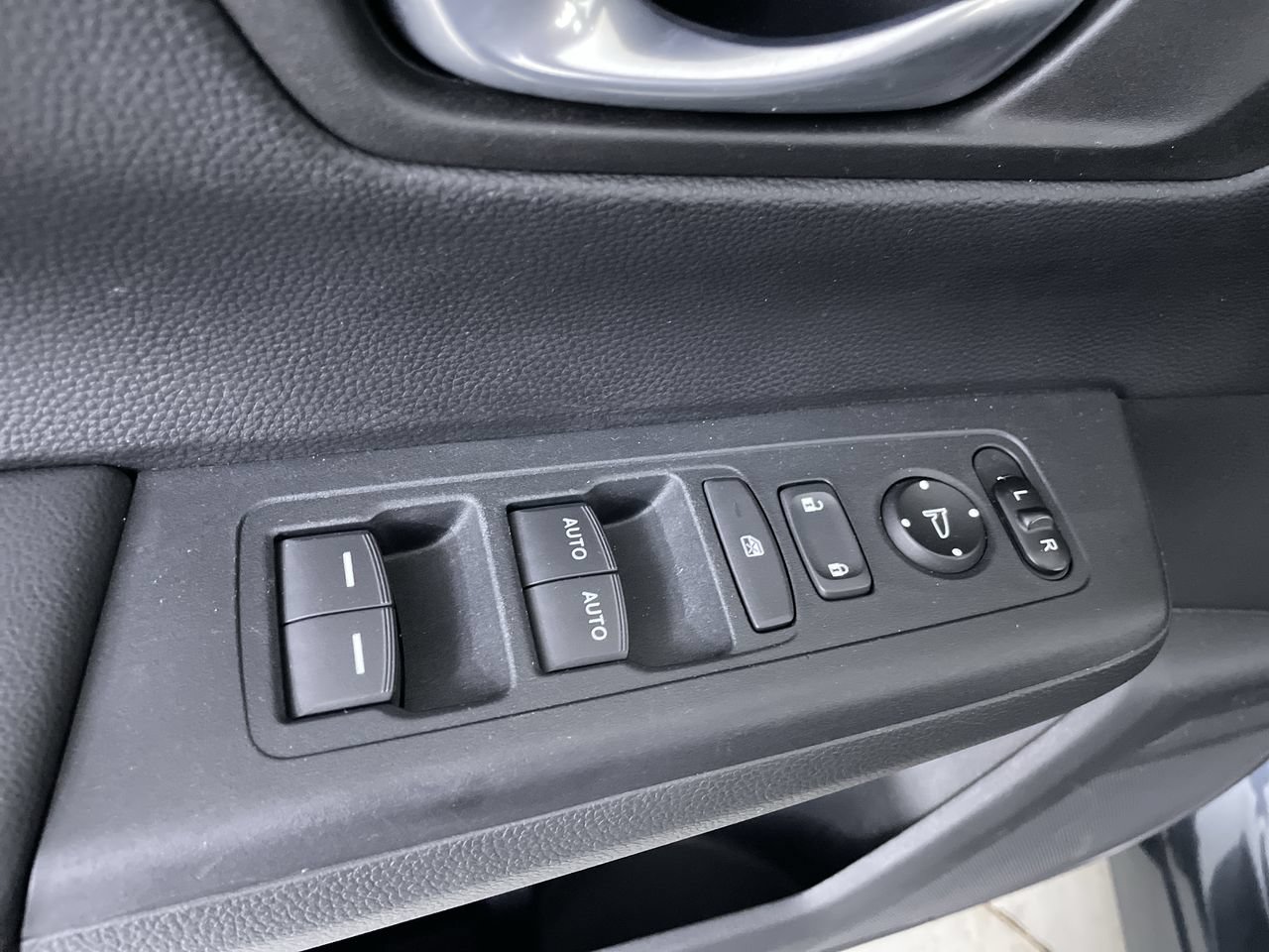 Used 2023 Honda CR-V EX image 12