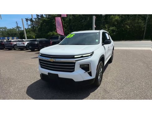 Used 2025 Chevrolet Traverse LT AWD/4WD image 7