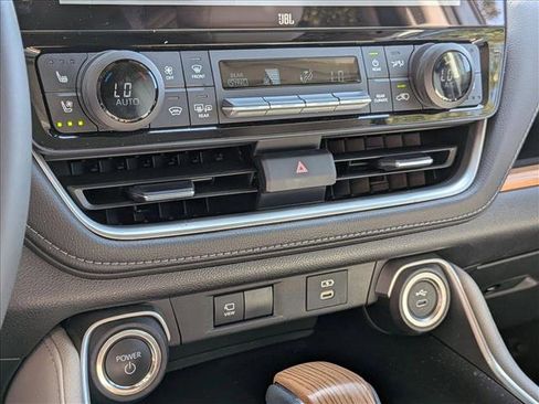 Used 2025 Toyota Grand Highlander AWD Hybrid image 8