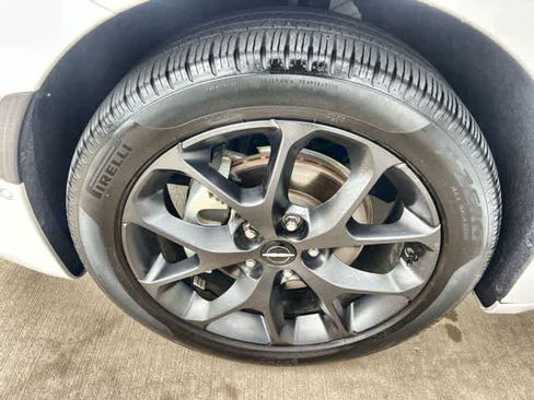Used 2023 Chrysler Pacifica Touring-L w/ S Appearance Package FWD image 9