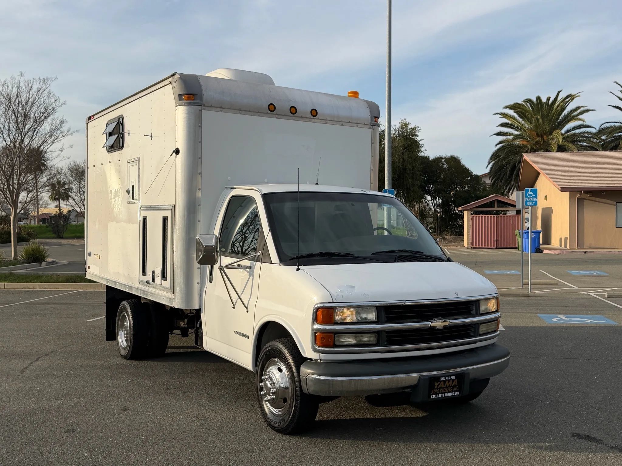 Used 2002 Chevrolet Express 3500 w/ Appearance Pkg RWD image 15