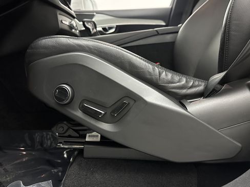Used 2022 Volvo XC90 T5 Momentum AWD/4WD image 16